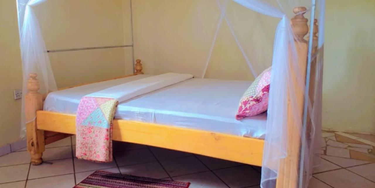 La Feve Beach Bed And Breakfast Entebbe Exterior photo