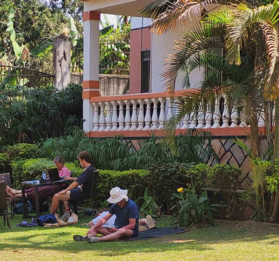 La Feve Beach Bed And Breakfast Entebbe Exterior photo